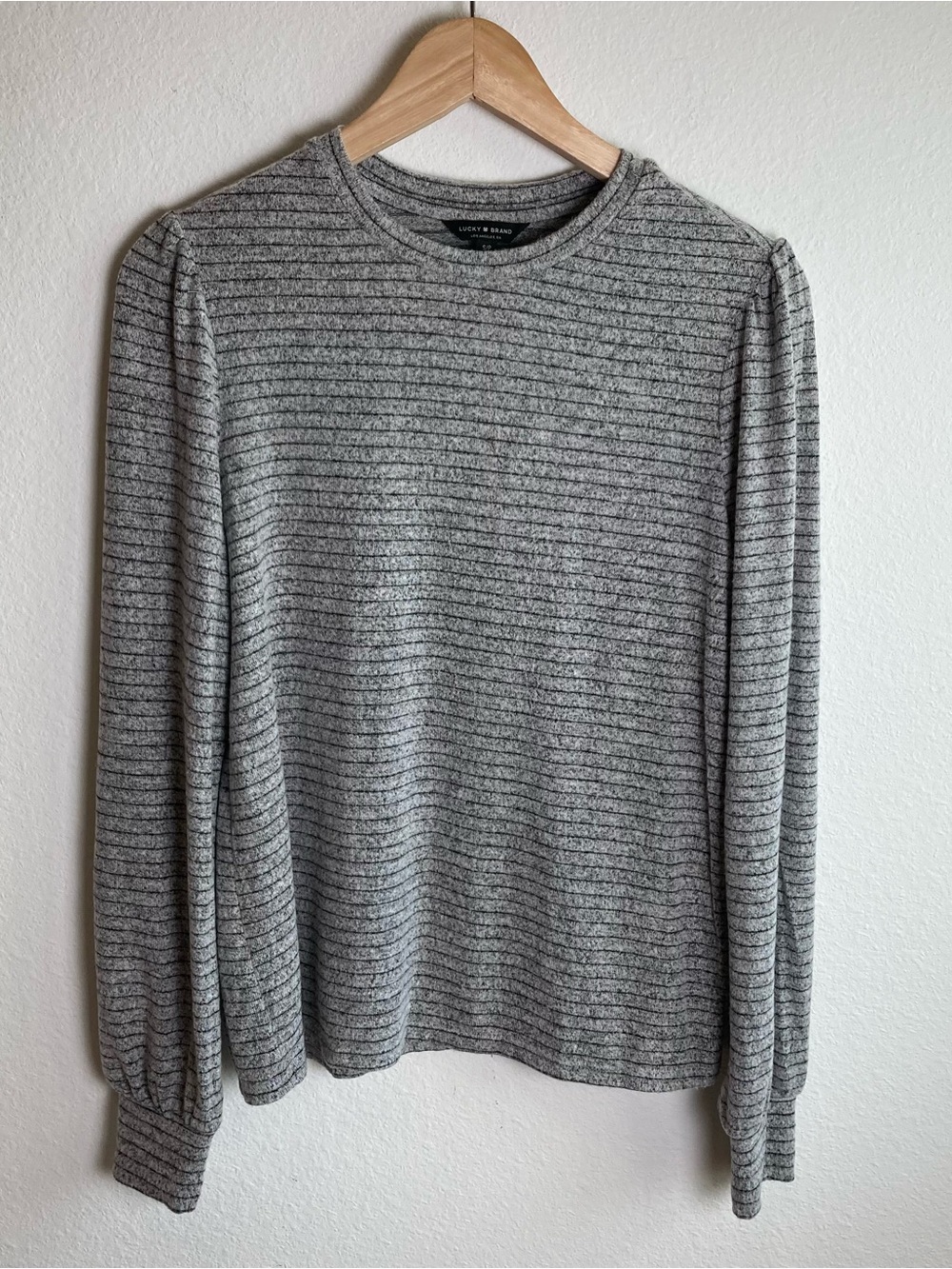 Lucky Brand Gray Striped Knit Long Sleeve Top Women’s Size Small Sweater Shirt